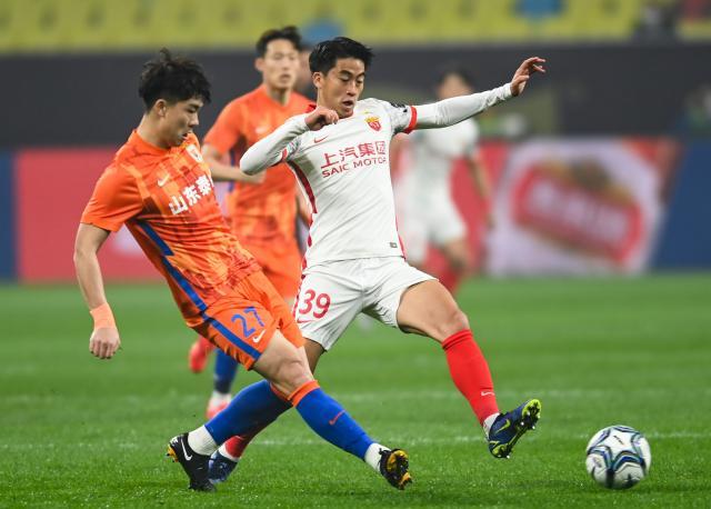 PP电子官方-第3签？泰山三顾前国奥中场核心 多面手属性获青睐